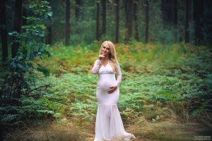 Zdjęcia ciążowe w plenerze – Joanna